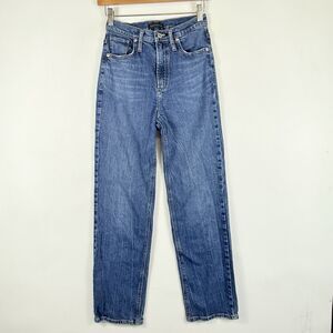 Silver Womens 24 x‎ 28 Highly Desirable Slim Straight Leg Distressed Mom Jeans